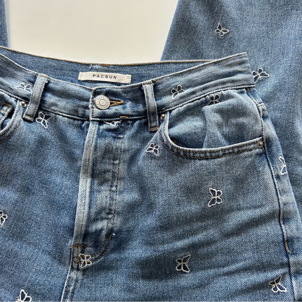 2000s PacSun Embroidered Butterfly Medium Wash High Waist Cropped Jeans